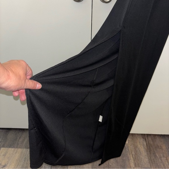 YOINS Black Pleated Halter Maxi Gown - Picture 9 of 9